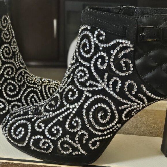 Impo Shoes - Gorgeous Pair of Black Booties
